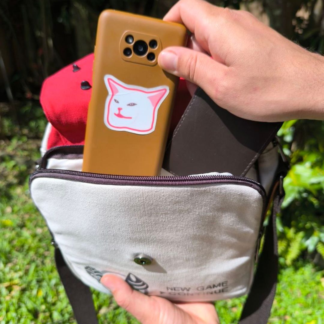 Trainer Shoulder Bag + Limited Freebie Pin Pixel Art GatoGeek