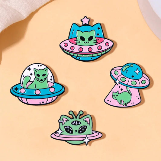 Cute Cartoon Alien Green Cat Enamel Brooch Creative Outer Space UFO Lapel Pin Badge Backpack Clothing Hat Accessories Kawaii Side