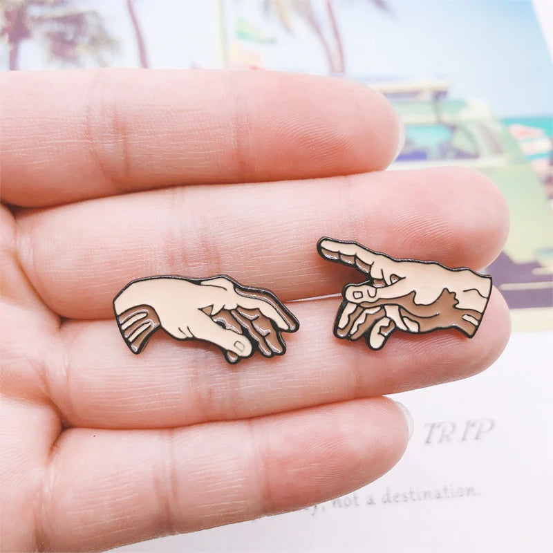 Cartoon Fun Gesture Holding Hands Fun Enamel Brooch Pin Custom Alloy Badge Clothes Bags Accessories Jewelry Gifts For Couples Kawaii Side